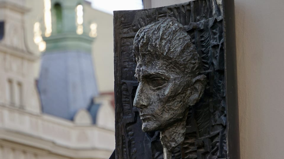 Placa conmemorativa en la casa donde nació Franz Kafka | Foto: Juan Muttoni, Radio Prague International Placa conmemorativa en la casa donde nació Franz Kafka | Foto: Juan Muttoni, Radio Prague International