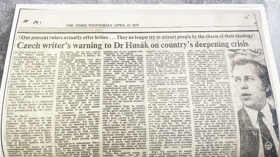 Un artículo sobre la carta de Václav Havel en el periódico The Times | Foto: Dominika Bernáthová,  Radio Prague International
