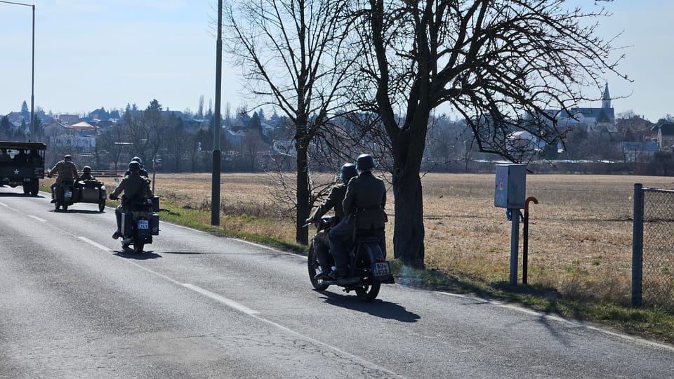 Convoy de vehículos militares históricos con motivo del 80 aniversario de la liberación y los bombardeos de Praga en 1945 | Foto: Štěpánka Budková, Radio Prague International Convoy de vehículos militares históricos con motivo del 80 aniversario de la liberación y los bombardeos de Praga en 1945 | Foto: Štěpánka Budková, Radio Prague International