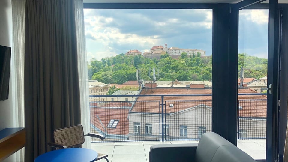 Vista al castillo de Špilberk desde la última planta del hotel Avion de Brno. | Foto: Vlasta Gajdošíková, Český rozhlas Vista al castillo de Špilberk desde la última planta del hotel Avion de Brno. | Foto: Vlasta Gajdošíková, Český rozhlas