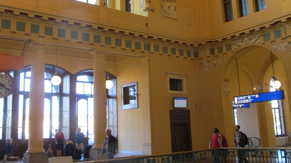 La cafetería de Fanta, en el edificio histórico de la Estación Central de Praga, foto: Anton Kаjmakov La cafetería de Fanta, en el edificio histórico de la Estación Central de Praga, foto: Anton Kаjmakov