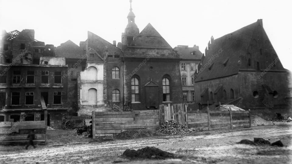 Demolición del barrio judío, desde la actual calle Pařížká, circa 1900 | Foto: desconocido, Prague City Museum Demolición del barrio judío, desde la actual calle Pařížká, circa 1900 | Foto: desconocido, Prague City Museum