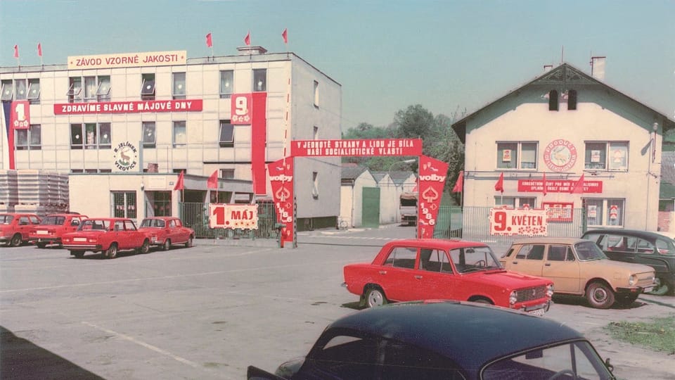 Foto repro: Marcel Sladkowski: Království slivovice - Osudy palírníků a palíren ve Vizovicích / RUDOLF JELÍNEK a.s. Foto repro: Marcel Sladkowski: Království slivovice - Osudy palírníků a palíren ve Vizovicích / RUDOLF JELÍNEK a.s.
