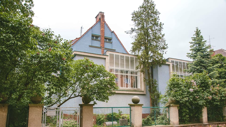 Villa para el escultor Julius Pelikán construida en Olomouc en 1925 por los arquitectos Josef Štěpánek y el famoso Bohuslav Fuchs | Foto: Jana Volková, Český rozhlas Villa para el escultor Julius Pelikán construida en Olomouc en 1925 por los arquitectos Josef Štěpánek y el famoso Bohuslav Fuchs | Foto: Jana Volková, Český rozhlas