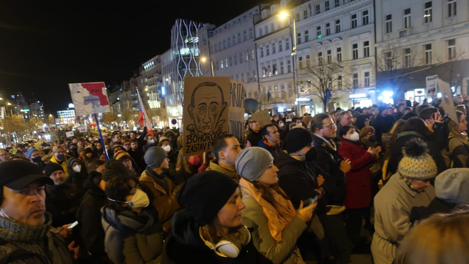 Manifestación contra la agresión rusa, Plaza de Wenceslao en Praga, 22 de febrero de 2022 | Foto: Martina Schneibergová, Radio Prague International Manifestación contra la agresión rusa, Plaza de Wenceslao en Praga, 22 de febrero de 2022 | Foto: Martina Schneibergová, Radio Prague International