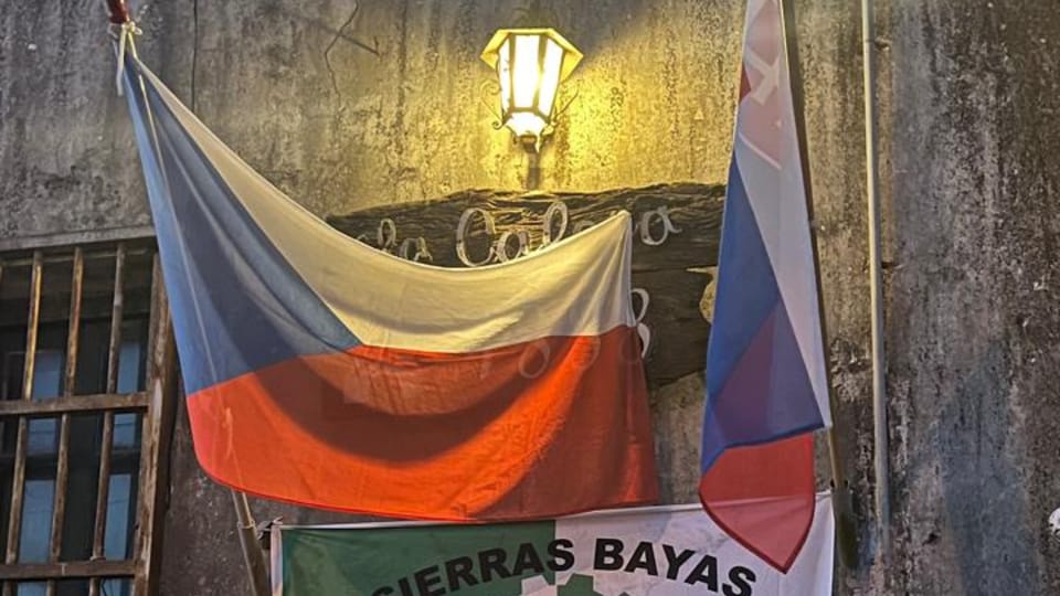 Sierras Bayas -  banderas noche | Foto: archivo de Arturo Křivánek