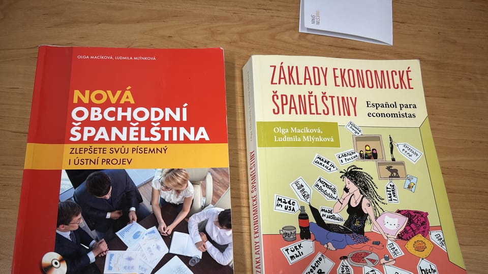 Sus libros sobre español en el ámbito de la economía y los negocios | Foto: Juan Pablo Bertazza,  Radio Prague International