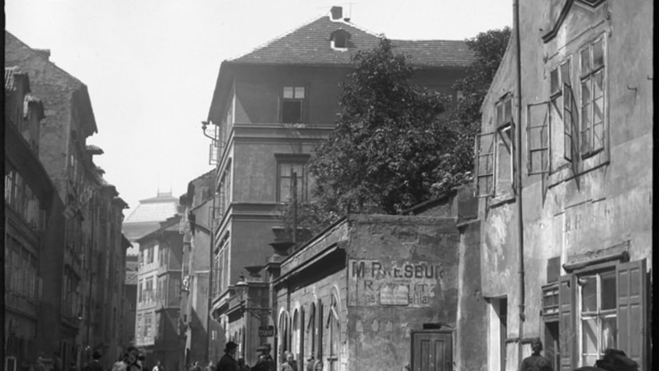 El barrio judío durante el saneamiento. Avenida de Josefov (hoy Široká), año 1902 | Foto: desconocido, Prague City Museum El barrio judío durante el saneamiento. Avenida de Josefov (hoy Široká), año 1902 | Foto: desconocido, Prague City Museum