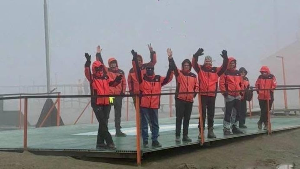 Saludo del equipo  | Foto: Czech National Antarctic Programme
