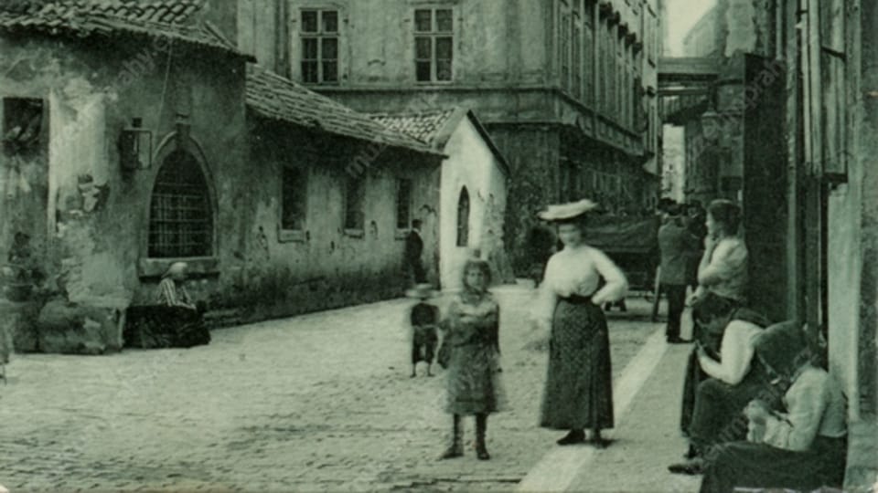 Antigua nueva sinagoga y ayuntamiento judío, antes de 1910 | Foto: postal de autor desconocido, Prague City Museum Antigua nueva sinagoga y ayuntamiento judío, antes de 1910 | Foto: postal de autor desconocido, Prague City Museum
