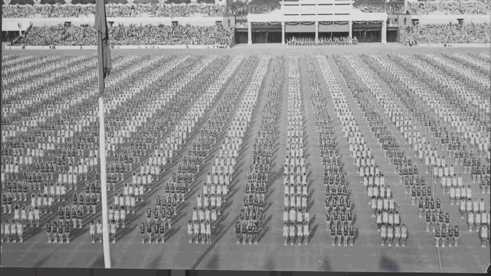 La Spartakiada en Strahov en 1955 | Foto: e-Sbírky, Národní muzeum - Historické muzeum, CC BY 1.0 DEED La Spartakiada en Strahov en 1955 | Foto: e-Sbírky, Národní muzeum - Historické muzeum, CC BY 1.0 DEED