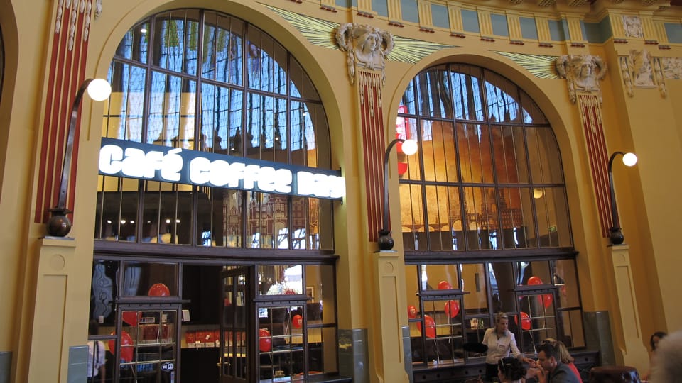 La cafetería de Fanta,  en el edificio histórico de la Estación Central de Praga,  foto: Anton Kаjmakov