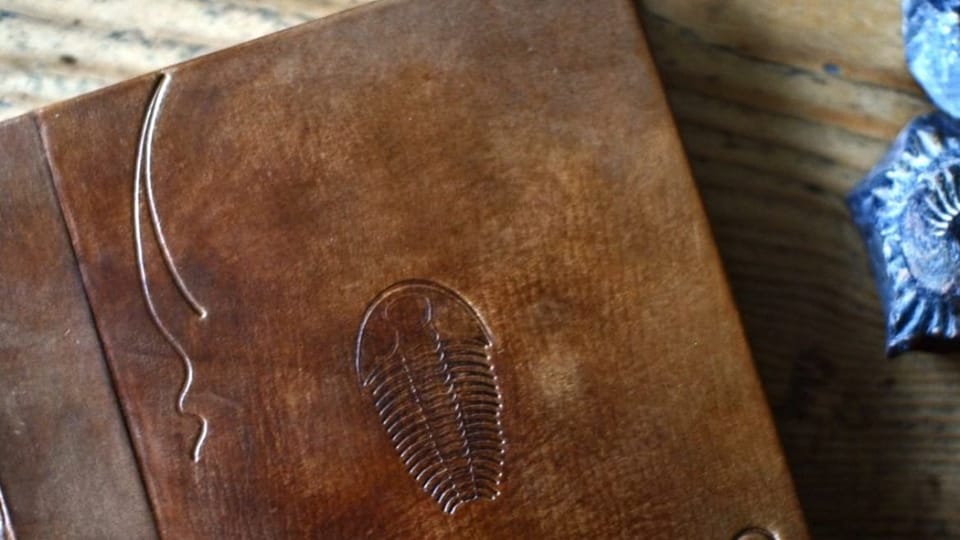 Cuaderno con motivo antiguo | Foto: archivo de RaduAtelier