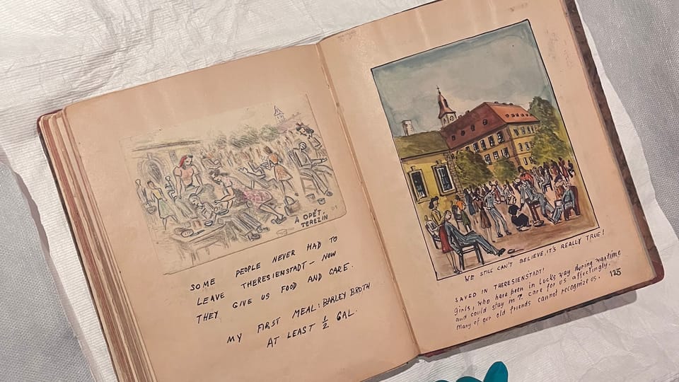 El álbum,  compuesto por 127 acuarelas,  dibujos y textos realizados por Alfred Kantor | Foto: Alexis Rosenzweig,  Radio Prague International