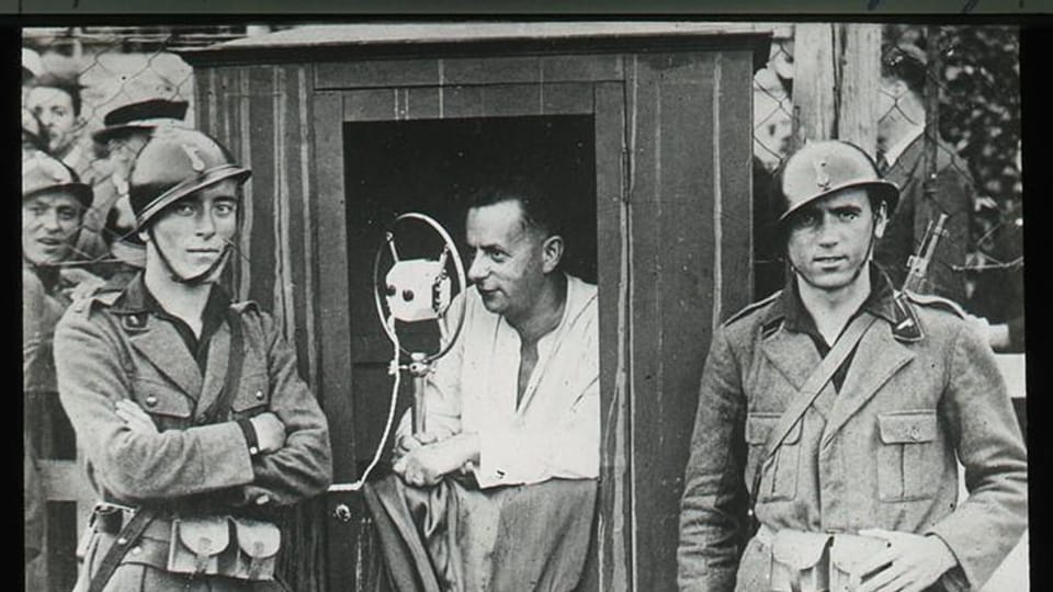 Josef Laufer comenta el partido entre el Juventus y el Slavia Praga, Turín 1932 | Foto: e-Sbírky, Národní muzeum, CC BY 4.0 DEED Josef Laufer comenta el partido entre el Juventus y el Slavia Praga, Turín 1932 | Foto: e-Sbírky, Národní muzeum, CC BY 4.0 DEED