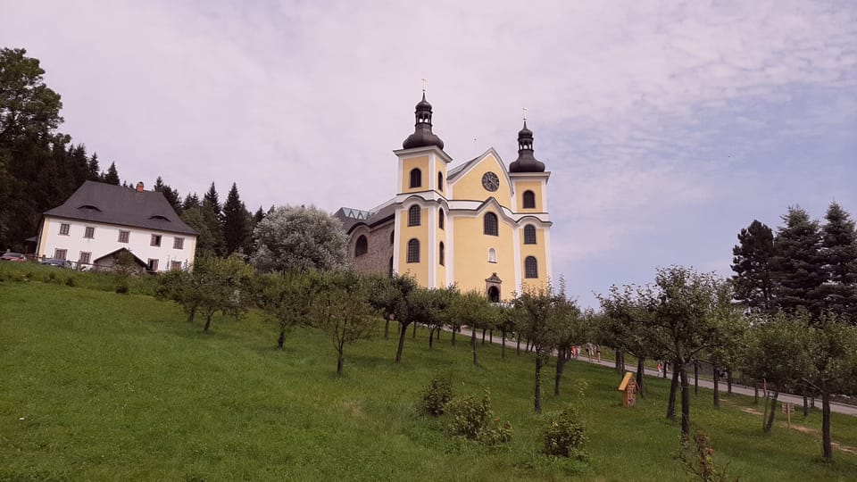 Iglesia en Neratov, foto: Lenka Žižková Iglesia en Neratov, foto: Lenka Žižková