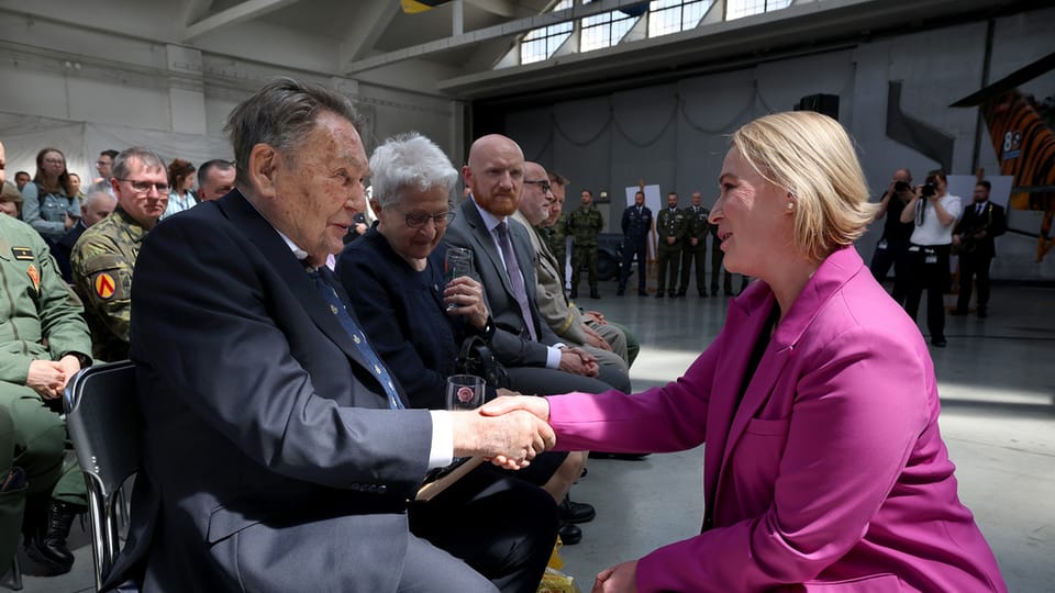 Jiří Pavel Kafka y Jana Černochová | Foto: Jan Schejbal, Ministerio de Defensa Jiří Pavel Kafka y Jana Černochová | Foto: Jan Schejbal, Ministerio de Defensa