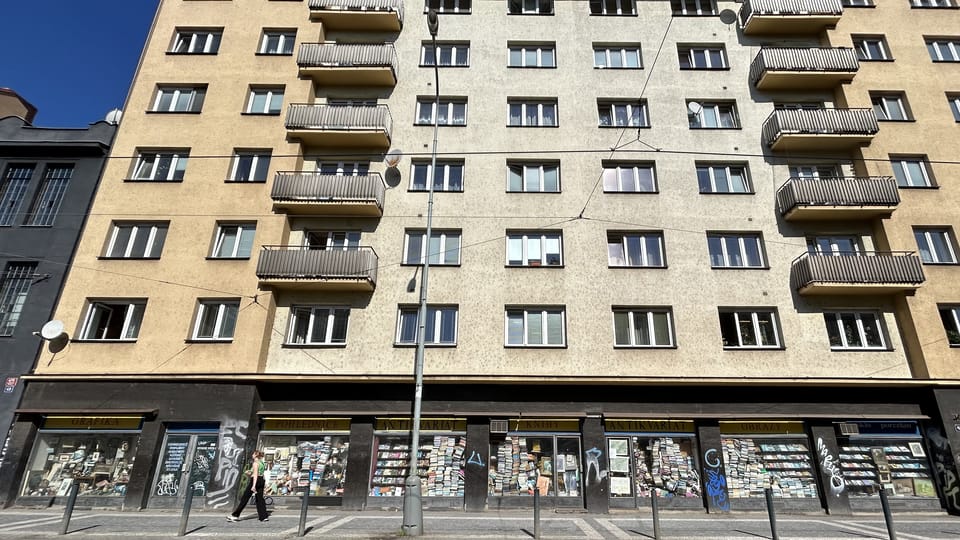 Un local enorme en pleno barrio Holešovice | Foto: Juan Pablo Bertazza,  Radio Prague International