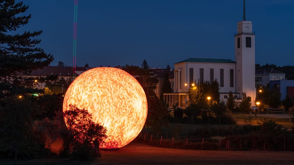 El modelo del Sol llamado Heliosfera | Foto: Pavel Gabzdyl,  El Observatorio y Planetario de Brno