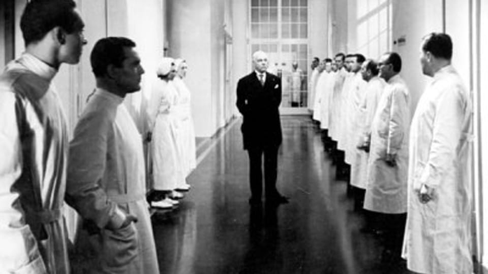 Escena de la versión cinematográfica de 'La enfermedad blanca' | Foto: Moldaviafilm Escena de la versión cinematográfica de 'La enfermedad blanca' | Foto: Moldaviafilm