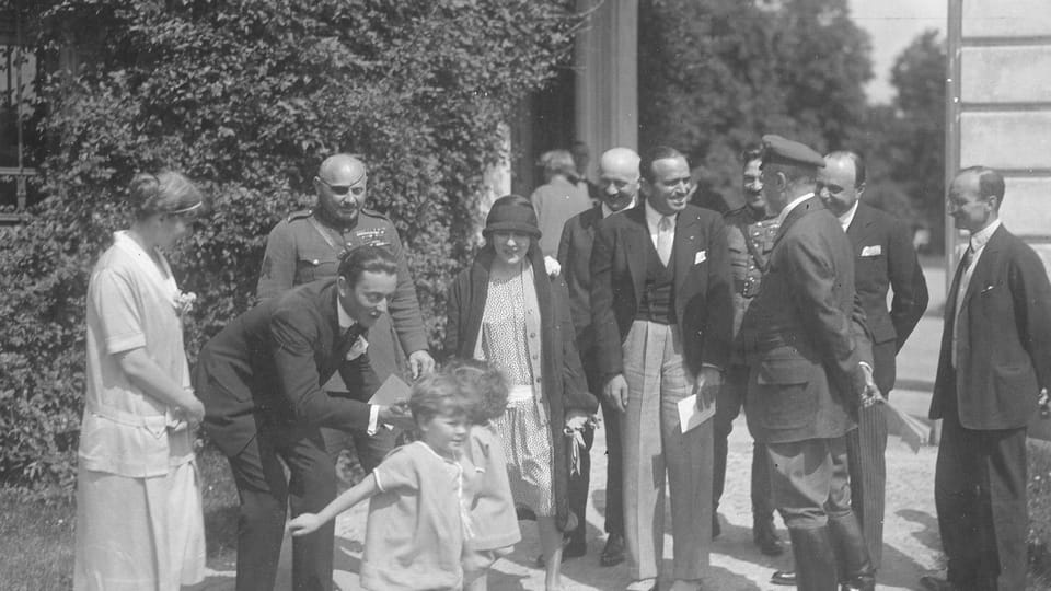 TGM con los actores Pickford y Fairbanks y sus nietos delante del Palacio de Lány,  foto: Archivo del Museo TGM en Rakovník