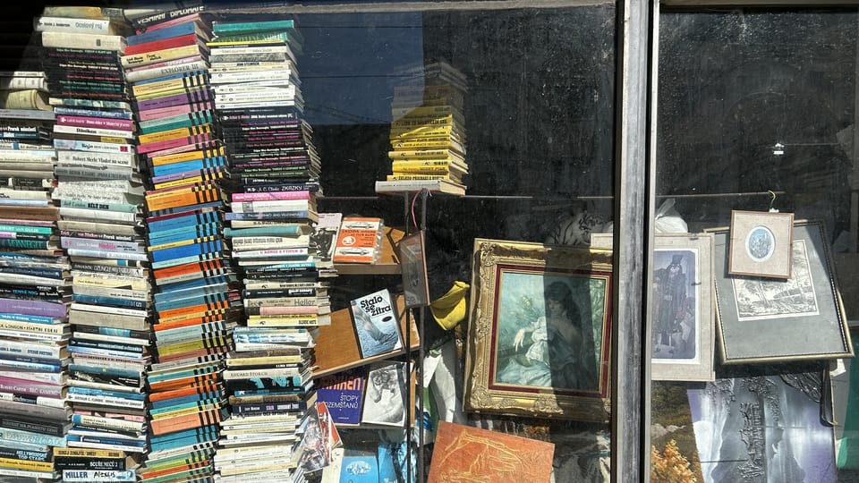 Un caos ordenado de libros | Foto: Juan Pablo Bertazza, Radio Prague International Un caos ordenado de libros | Foto: Juan Pablo Bertazza, Radio Prague International