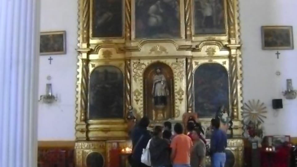 Altar lateral de la Catedral de San Cristóbal de las Casas, Chiapas, México dedicado al Glorioso San Juan Nepomuceno con pinturas relativas a hechos milagrosos del santo. Altar estofado, siglo XVIII. | Foto: Mtro. Abel Segovia Montejo Altar lateral de la Catedral de San Cristóbal de las Casas, Chiapas, México dedicado al Glorioso San Juan Nepomuceno con pinturas relativas a hechos milagrosos del santo. Altar estofado, siglo XVIII. | Foto: Mtro. Abel Segovia Montejo