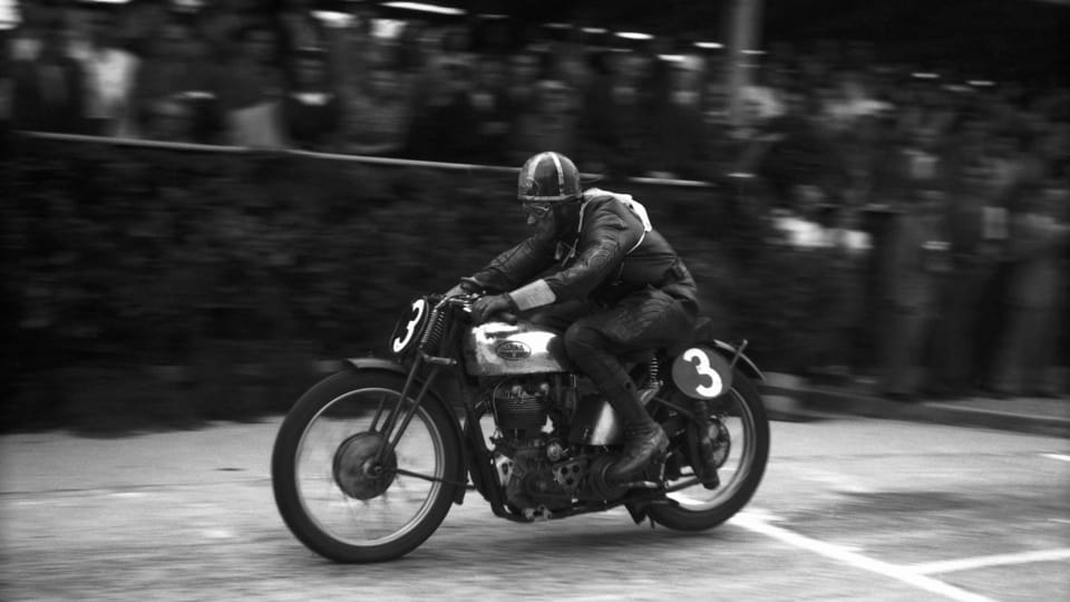 Antonín Vitvar en Jawa, 1946 | Foto: Václav Chochola, © Archiv B&M Chochola Antonín Vitvar en Jawa, 1946 | Foto: Václav Chochola, © Archiv B&M Chochola