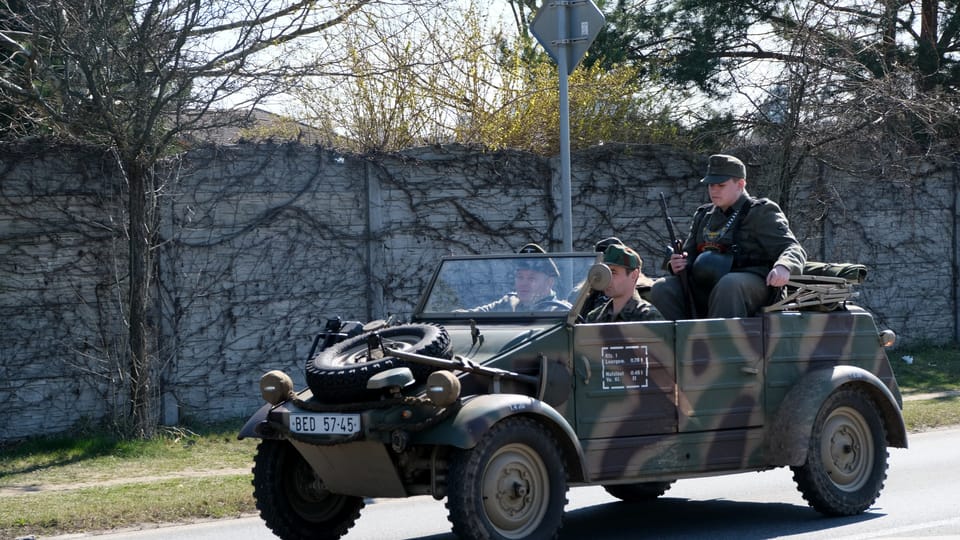 Convoy de vehículos militares históricos con motivo del 80 aniversario de la liberación y los bombardeos de Praga en 1945 | Foto: Bohumil Šimčík, Radio Prague International Convoy de vehículos militares históricos con motivo del 80 aniversario de la liberación y los bombardeos de Praga en 1945 | Foto: Bohumil Šimčík, Radio Prague International