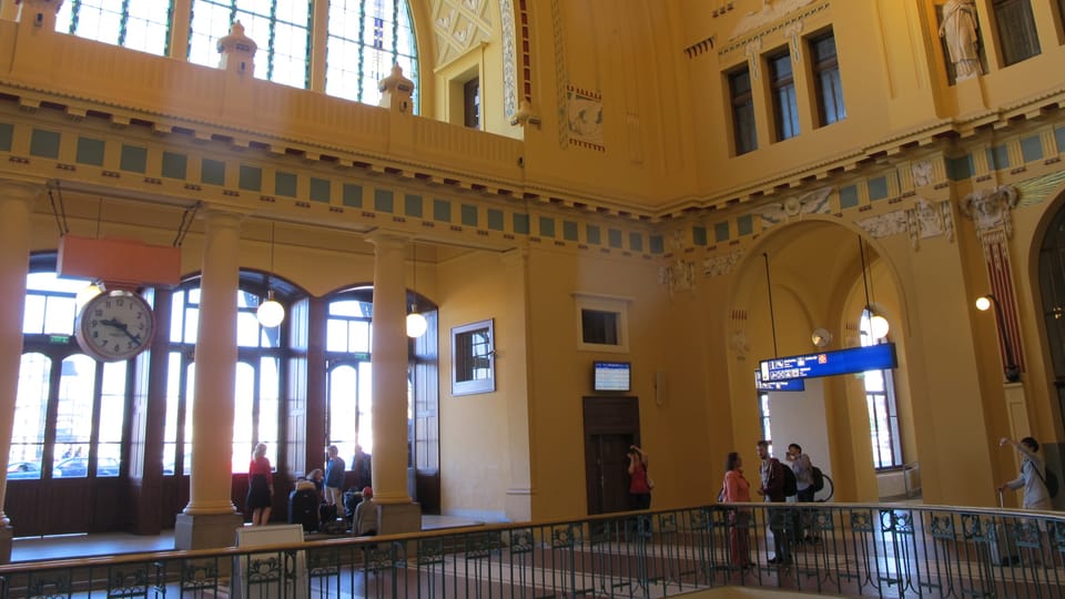 La cafetería de Fanta, en el edificio histórico de la Estación Central de Praga, foto: Anton Kаjmakov La cafetería de Fanta, en el edificio histórico de la Estación Central de Praga, foto: Anton Kаjmakov