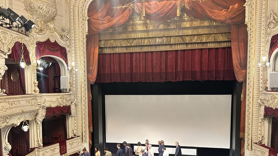 El staff de la película se retira del escenario | Foto: Juan Pablo Bertazza,  Radio Prague International