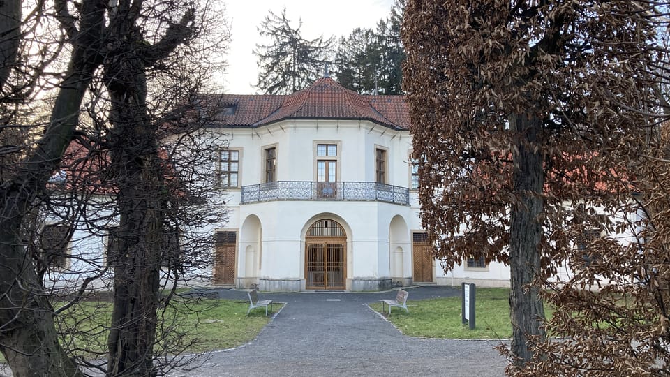 Pabellón Vojtěška en los jardines del Monasterio | Foto: Martina Kutková, Radio Prague International Pabellón Vojtěška en los jardines del Monasterio | Foto: Martina Kutková, Radio Prague International