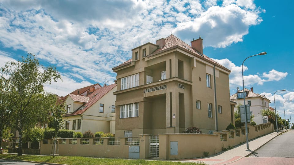 En la esquina de las calles Lerchova y Kampelíkova, en Brno, se construyó en 1923 una villa diseñada por Bohuslav Fuchs para el escritor, periodista y político Jaroslav Marcha. | Foto: Jana Volková, Český rozhlas En la esquina de las calles Lerchova y Kampelíkova, en Brno, se construyó en 1923 una villa diseñada por Bohuslav Fuchs para el escritor, periodista y político Jaroslav Marcha. | Foto: Jana Volková, Český rozhlas
