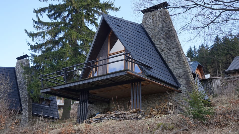 Cabaña. Arquitecto: Vladimír Kalivoda | Foto: Adam Štěch Cabaña. Arquitecto: Vladimír Kalivoda | Foto: Adam Štěch