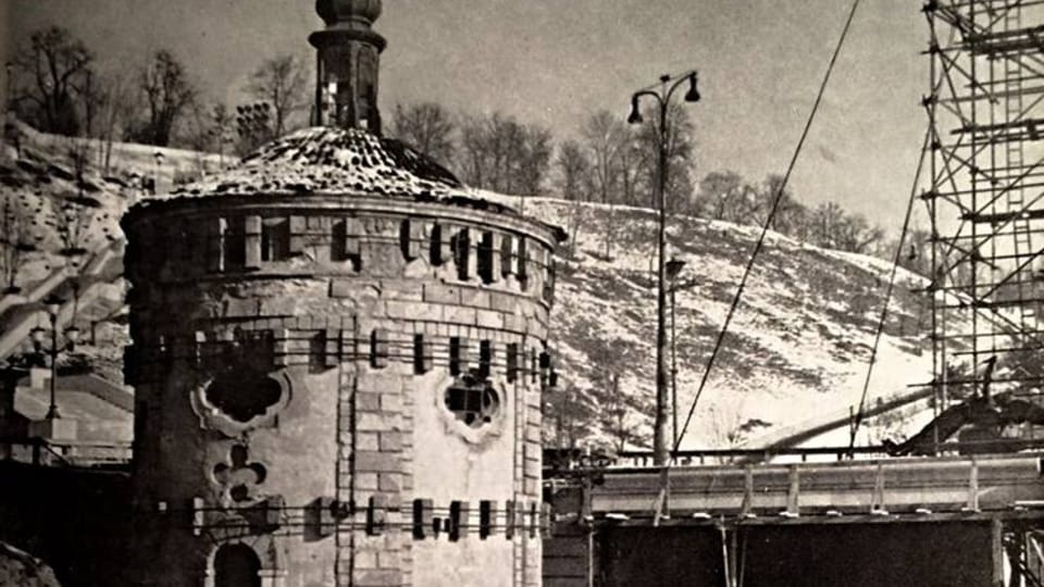Traslado de la capilla de Santa María Magdalena en febrero de 1956 | Foto: Pražská paroplavební společnost