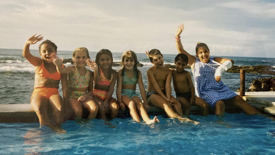 Con sus amigos disfrutando del agua | Foto: archivo personal de Kateřina Sýkorová