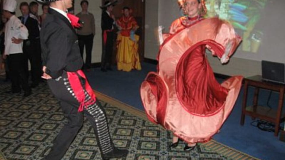 Un poco de baile para animar la fiesta Un poco de baile para animar la fiesta