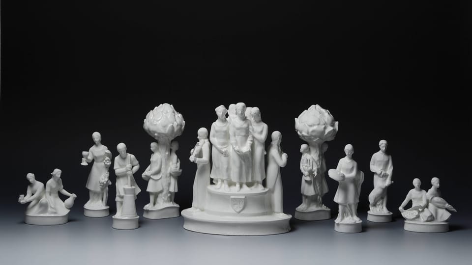 Piezas porcelanas, años 20 y 30 del siglo XX, foto: Palacio de Lány, © Colección del Castillo de Praga, Jan Gloc Piezas porcelanas, años 20 y 30 del siglo XX, foto: Palacio de Lány, © Colección del Castillo de Praga, Jan Gloc