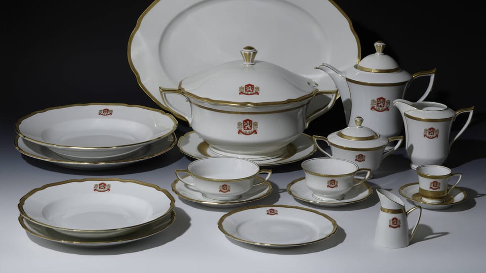 Selección de utensilios de vajilla del presidente Gustáv Husák, años 70 del siglo XX, foto: © Colección del Castillo de Praga, Jan Gloc Selección de utensilios de vajilla del presidente Gustáv Husák, años 70 del siglo XX, foto: © Colección del Castillo de Praga, Jan Gloc