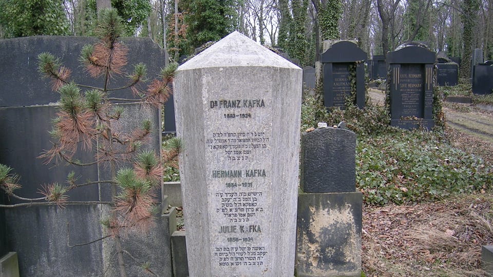 La tumba de Franz Kafka, foto: Nightwish62, Wikimedia Commons, CC BY-SA 3.0 La tumba de Franz Kafka, foto: Nightwish62, Wikimedia Commons, CC BY-SA 3.0