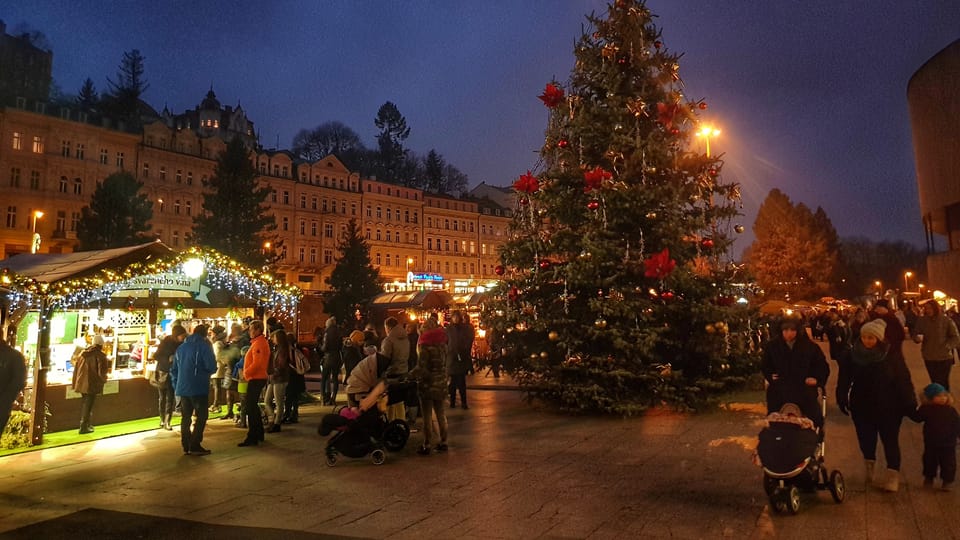 El árbol de Navidad en Karlovy Vary, foto: Naďa Krásná El árbol de Navidad en Karlovy Vary, foto: Naďa Krásná