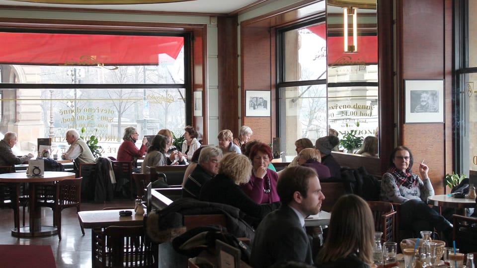 El Café Slavia en Praga | Foto: Ondřej Tomšů, Radio Prague International El Café Slavia en Praga | Foto: Ondřej Tomšů, Radio Prague International