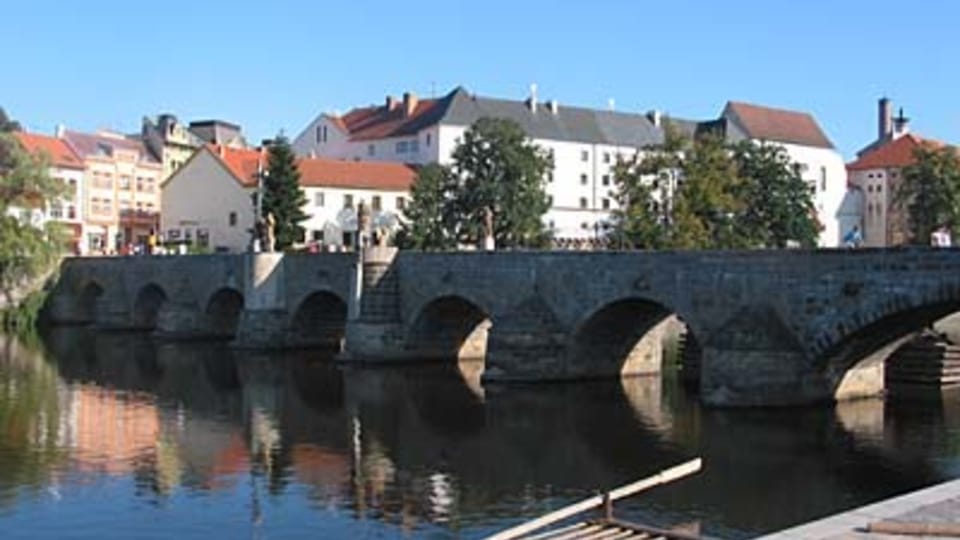 El puente gótico con estatuas barrocas de Písek El puente gótico con estatuas barrocas de Písek