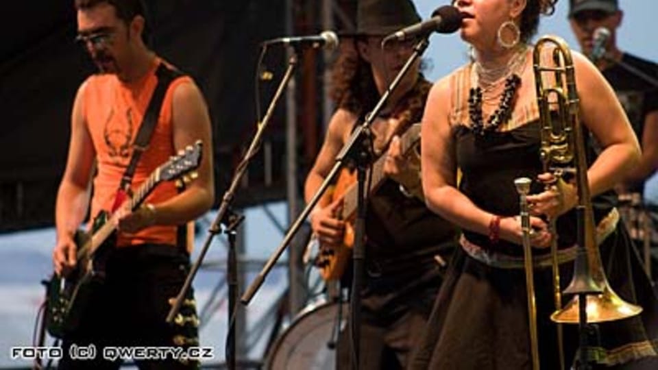 Grupo Los de Abajo (Foto: www.rockforpeople.cz) Grupo Los de Abajo (Foto: www.rockforpeople.cz)