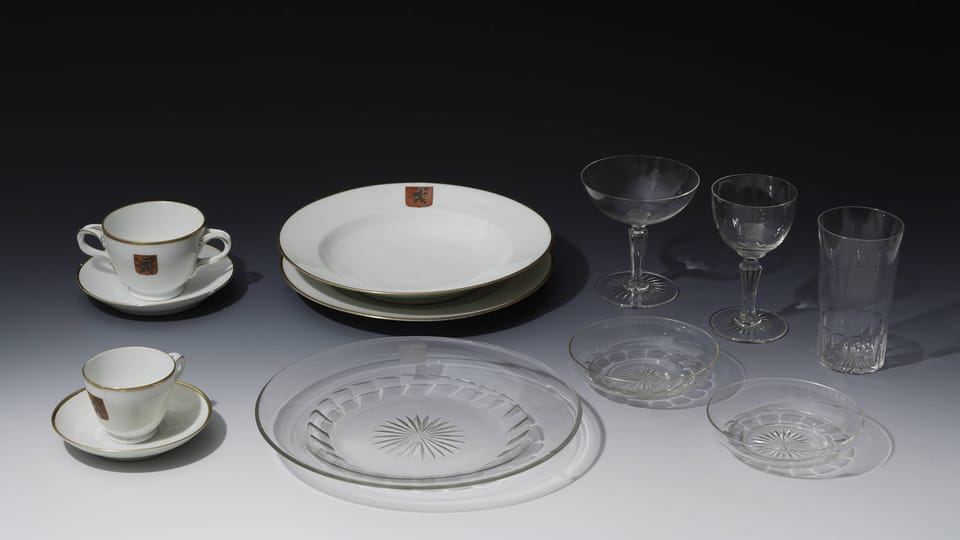 Selección de utensilios de vajilla del presidente T. G. Masaryk, años 20 del siglo XX, foto: © Colección del Castillo de Praga, Jan Gloc Selección de utensilios de vajilla del presidente T. G. Masaryk, años 20 del siglo XX, foto: © Colección del Castillo de Praga, Jan Gloc
