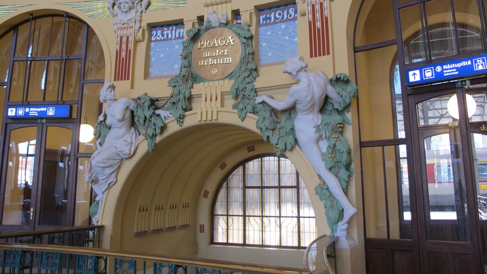 La cafetería de Fanta, en el edificio histórico de la Estación Central de Praga, foto: Anton Kаjmakov La cafetería de Fanta, en el edificio histórico de la Estación Central de Praga, foto: Anton Kаjmakov