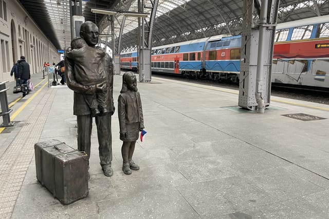 La escultura en la estación central de trenes de Praga | Foto: Ondřej Tomšů,  Radio Prague International