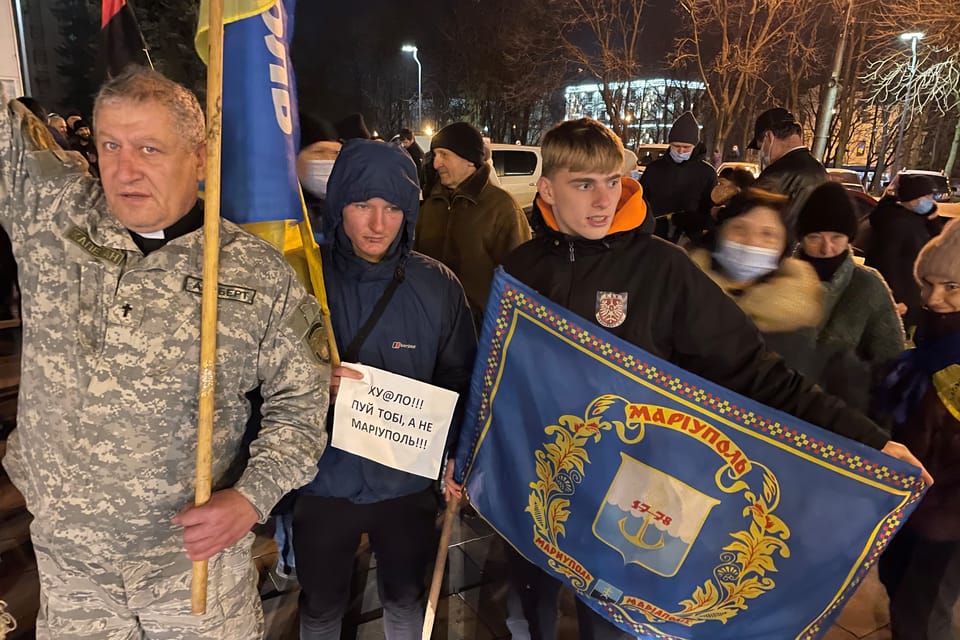 Manifestación contra la agresión rusa en Mariupol | Foto: Martin Dorazín,  Český rozhlas