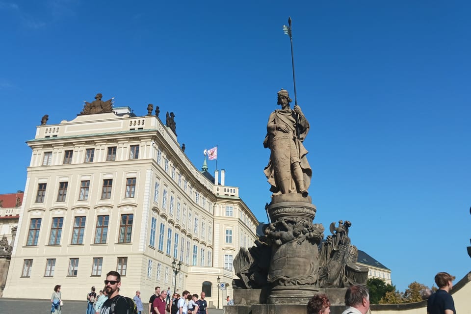 Estatua de San Venceslao y el Castillo de Praga al fondo | Foto: Lenka Žižková,  Radio Prague International