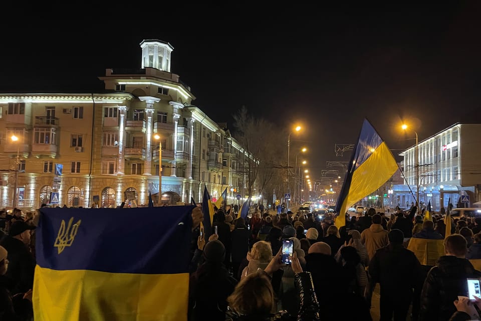 Manifestación contra la agresión rusa en Mariupol | Foto: Martin Dorazín,  Český rozhlas